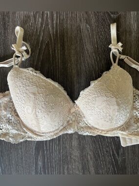 Lace Push-Up Bra in Ivory - Women Intimates